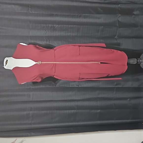 Burgundy zip down sleeveless dress with pockets - Picture 3 of 7